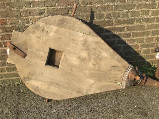 Giant bellows(-)